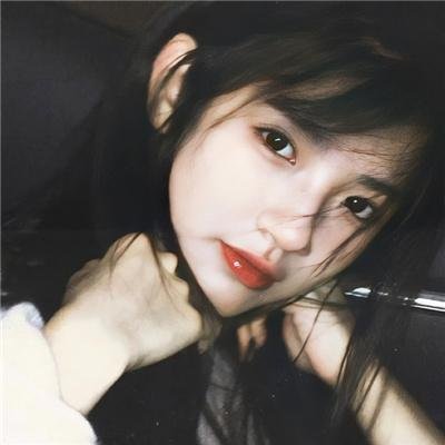 穿黄靴子的女孩